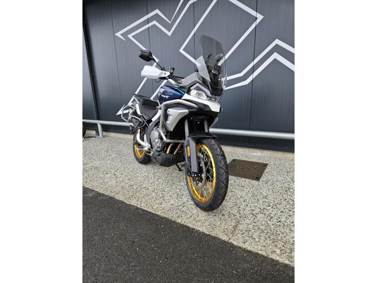 CF MOTO 700MT Dispo Noir ou Blanc