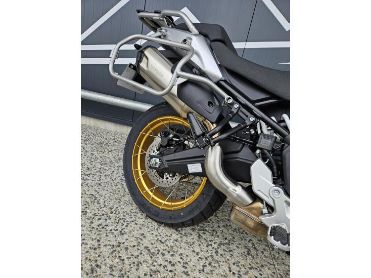 CF MOTO 700MT Dispo Noir ou Blanc