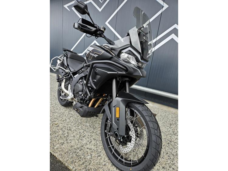 CF MOTO 700MT Dispo Noir ou Blanc