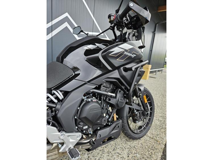 CF MOTO 700MT Dispo Noir ou Blanc