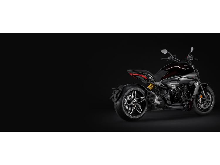 DUCATI X-DIAVEL V4