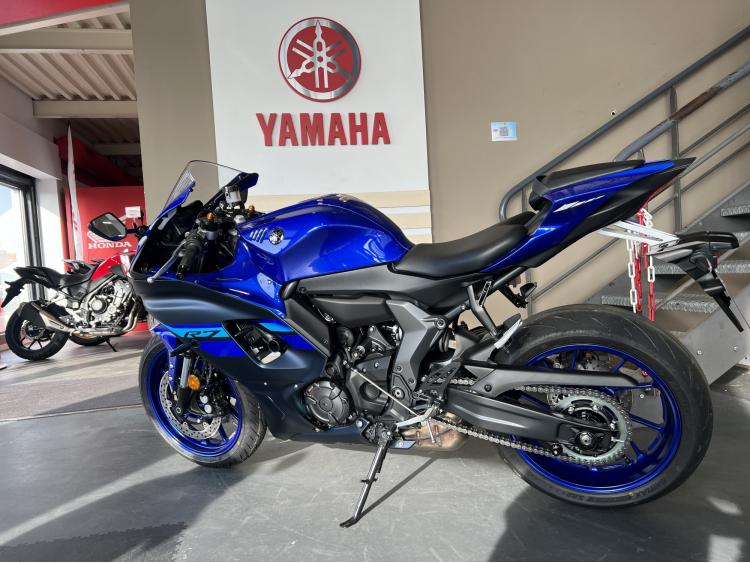 YAMAHA R7 2024