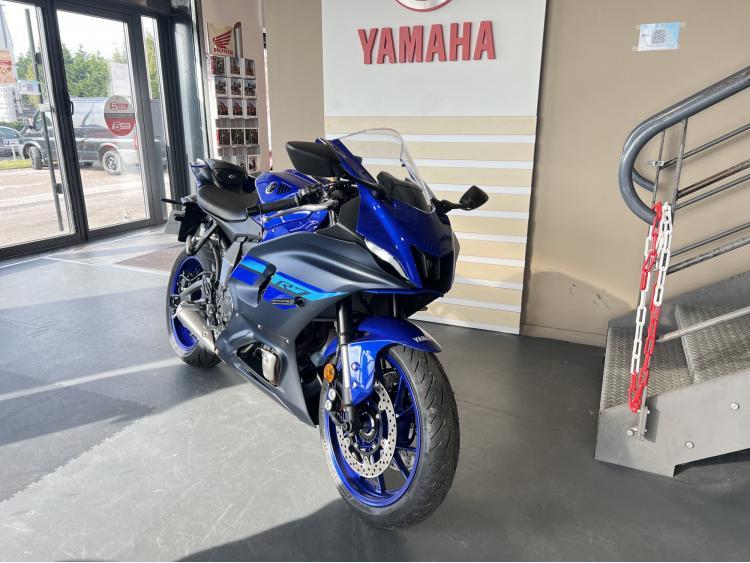 YAMAHA R7 2024