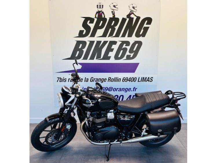 TRIUMPH STREET TWIN  900