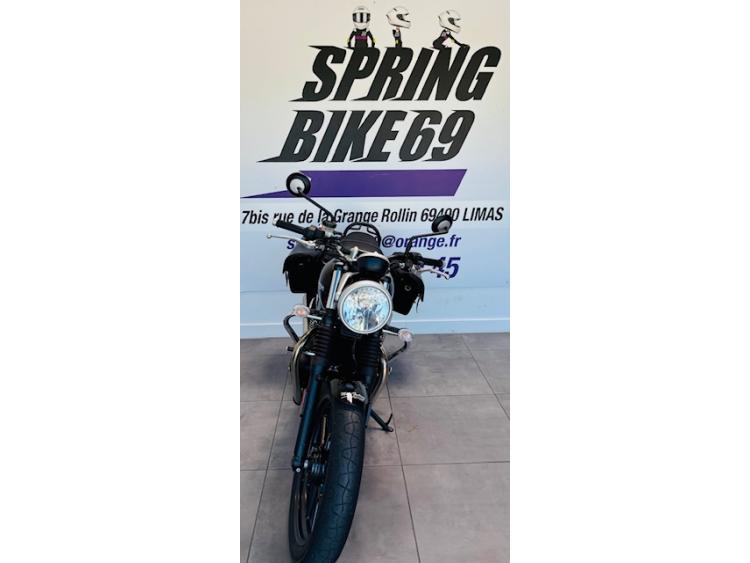 TRIUMPH STREET TWIN  900