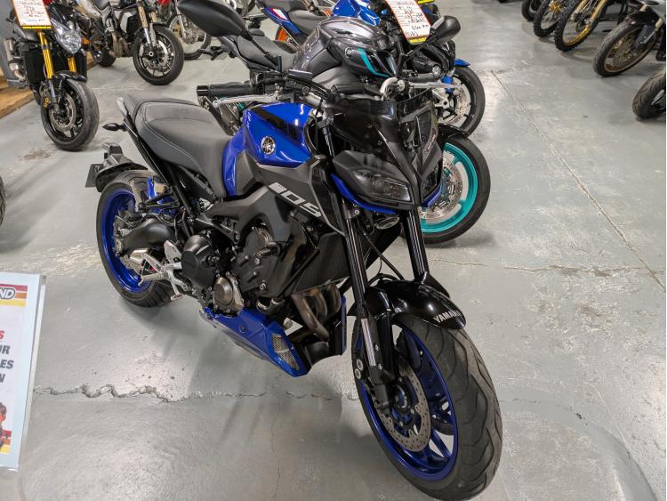YAMAHA MT-09