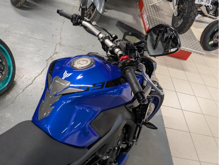 YAMAHA MT-09