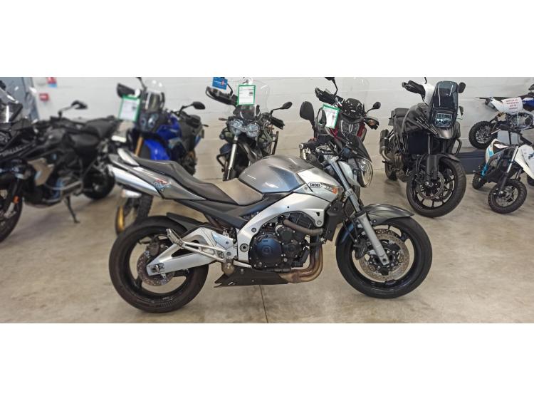 SUZUKI GSR 600
