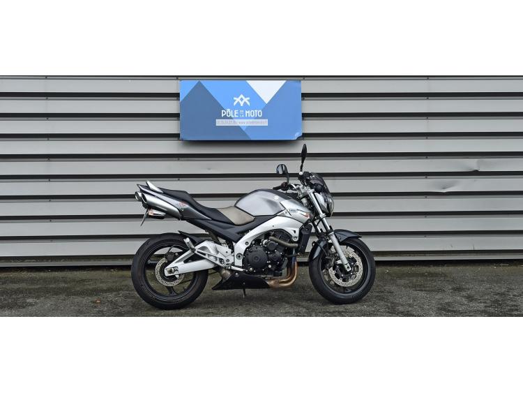 SUZUKI GSR 600