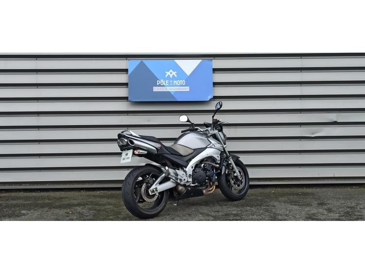 SUZUKI GSR 600