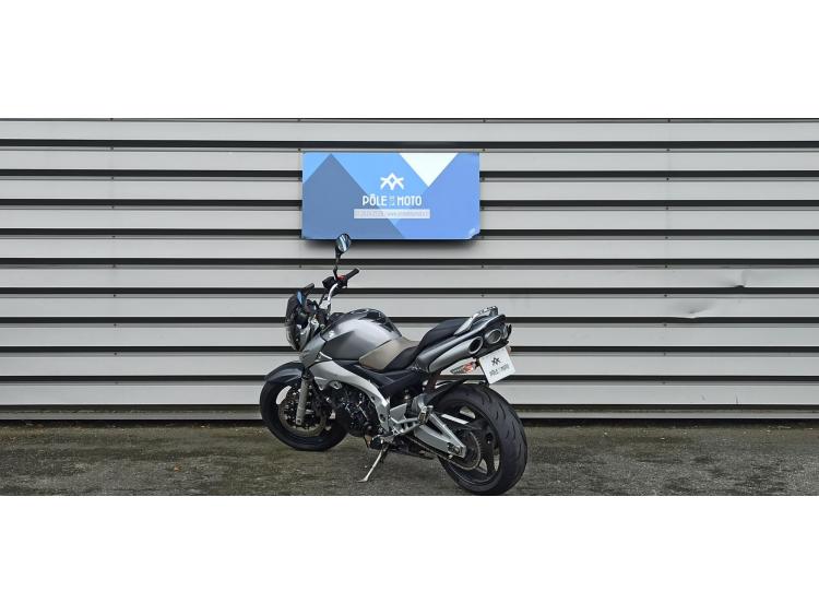 SUZUKI GSR 600