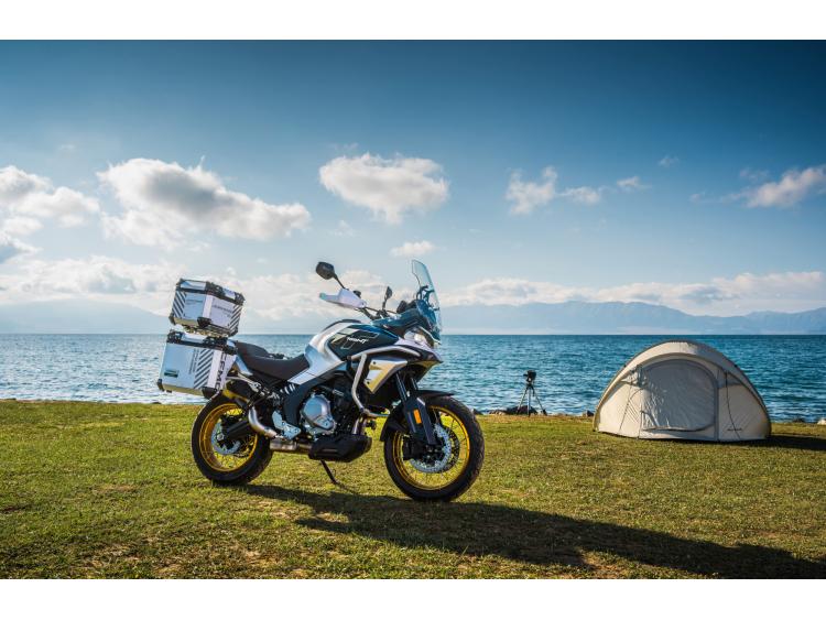 CF MOTO MT 700