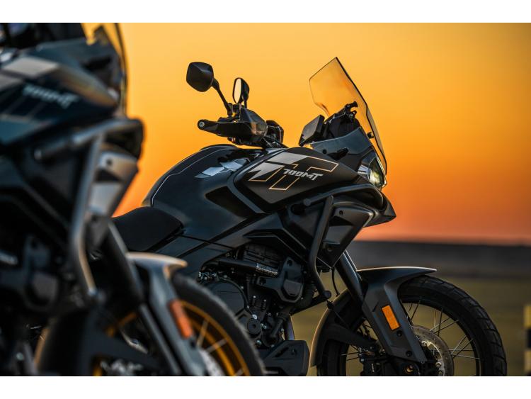 CF MOTO MT 700
