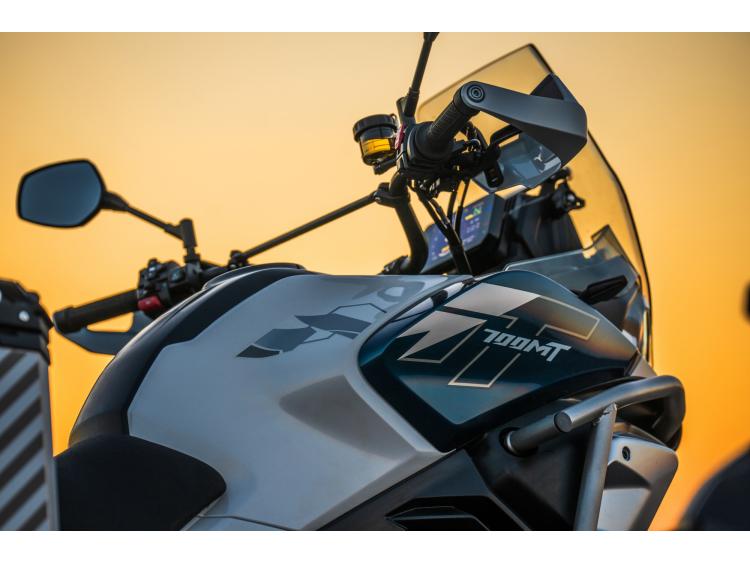 CF MOTO MT 700