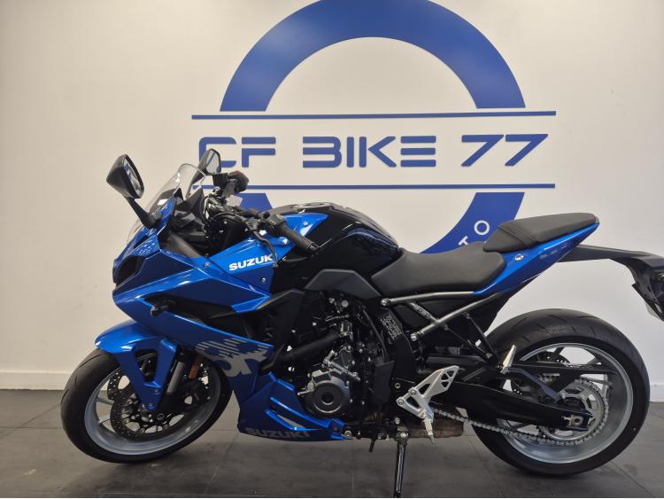 SUZUKI GSX-8R