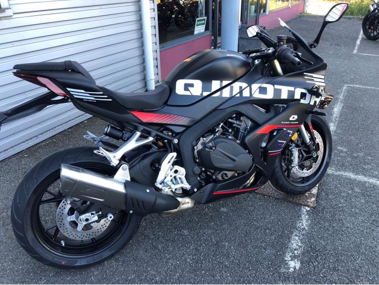 QJ MOTOR SRK 800 RS