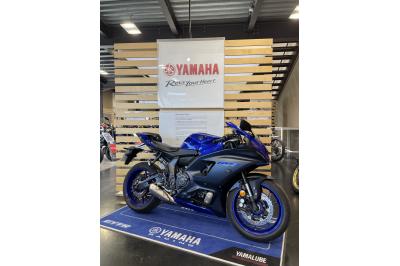 YAMAHA R7