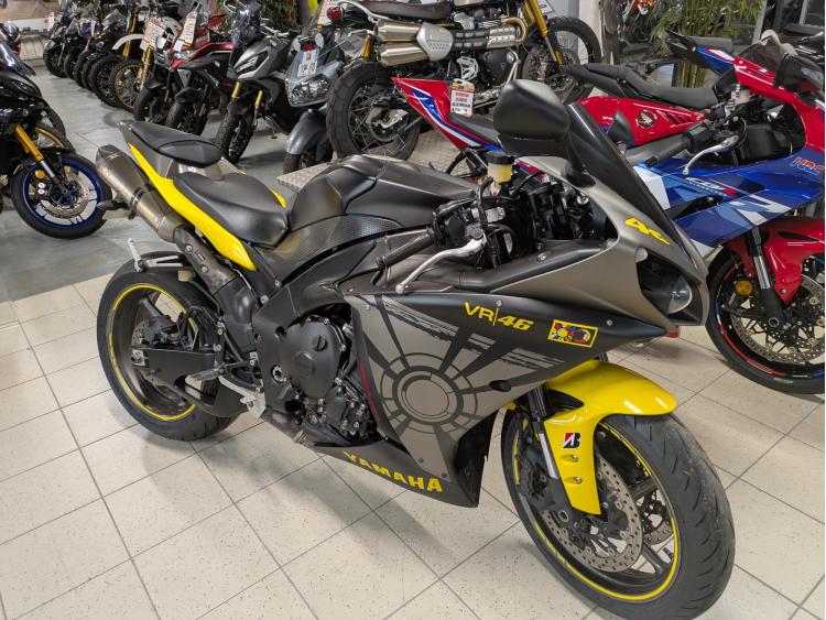 YAMAHA YZF 1000 R1