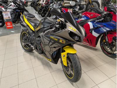 YAMAHA YZF 1000 R1