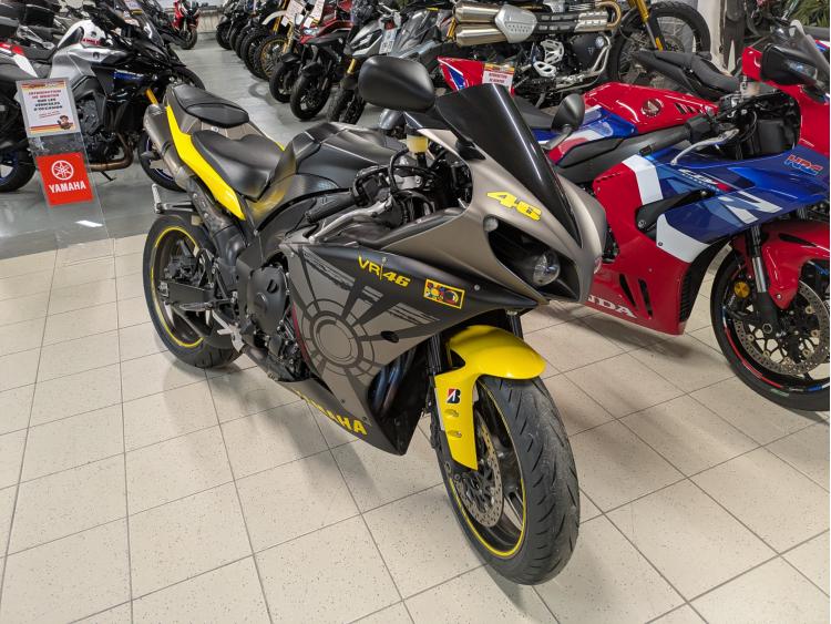 YAMAHA YZF 1000 R1