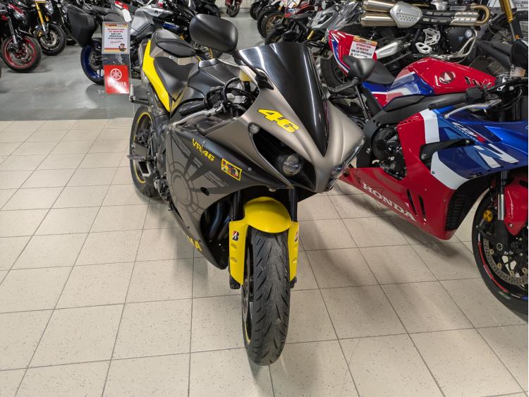 YAMAHA YZF 1000 R1