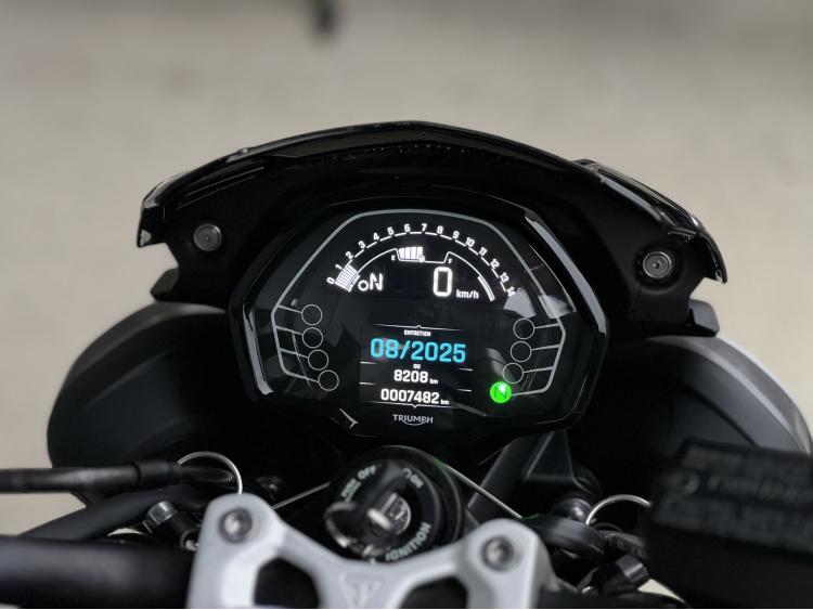 TRIUMPH STREET TRIPLE 765 R