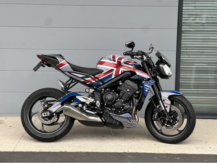 TRIUMPH STREET TRIPLE 765 R