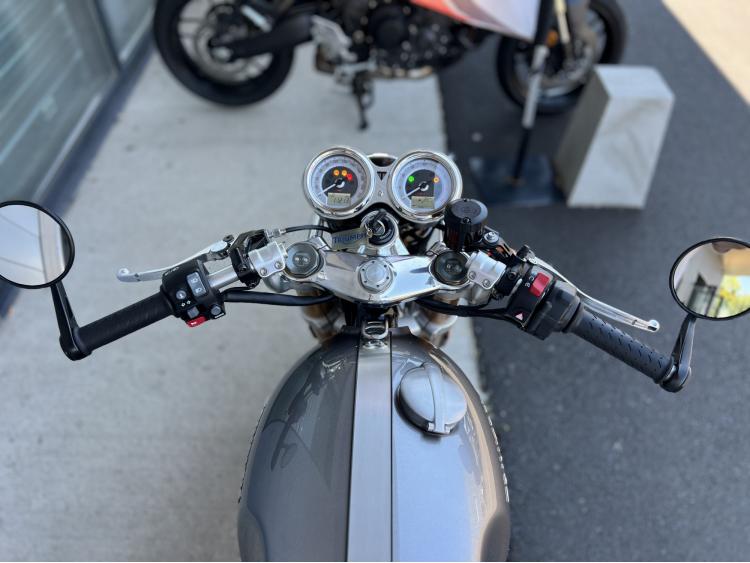 TRIUMPH THRUXTON 1200 R