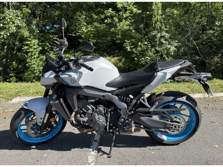 YAMAHA MT-09