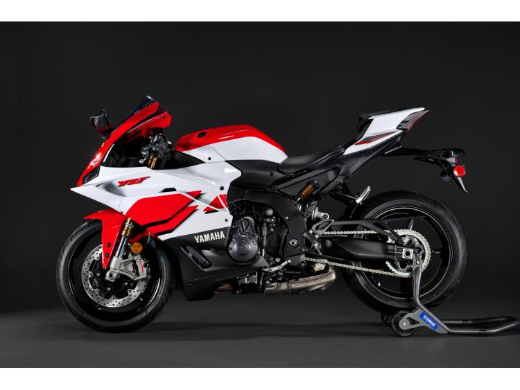 YAMAHA R9 - 70 TH