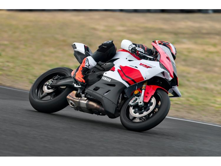 YAMAHA R9 - 70 TH