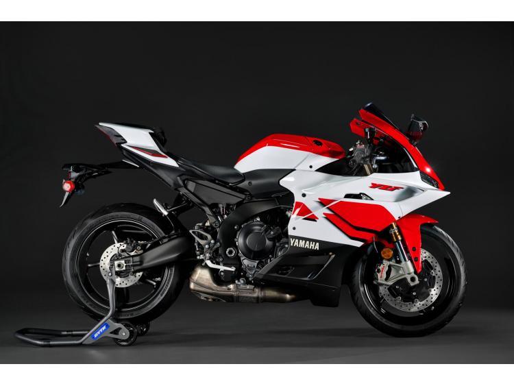 YAMAHA R9 - 70 TH