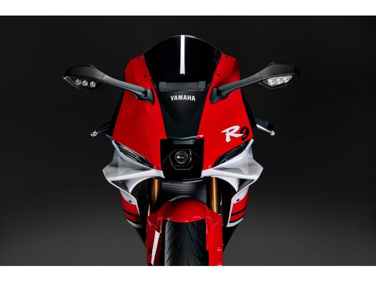 YAMAHA R9 - 70 TH
