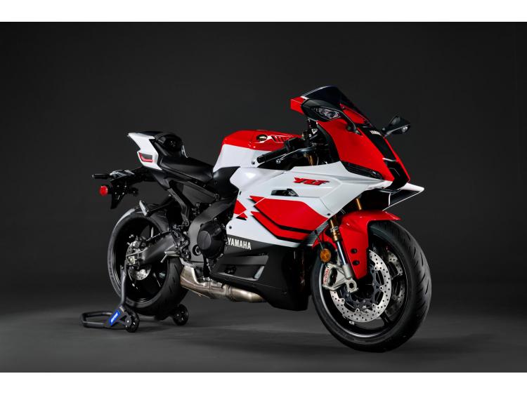 YAMAHA R9 - 70 TH
