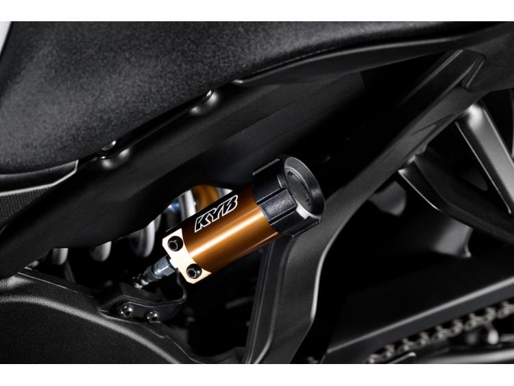 YAMAHA R9 - 70 TH