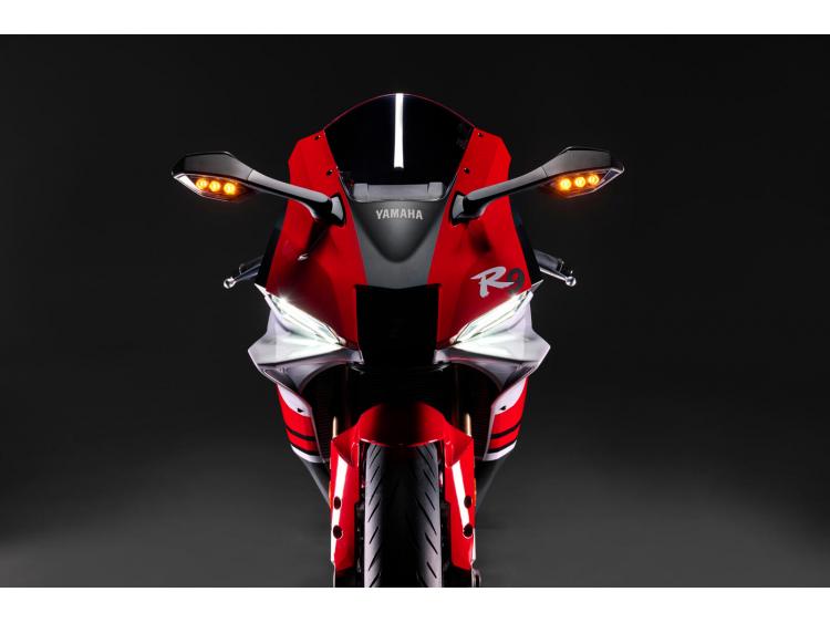 YAMAHA R9 - 70 TH