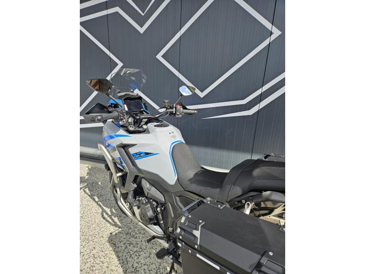 ZONTES 703 adventure bagagerie crash bar et feu additionnel inclus Bleu ou Gris 