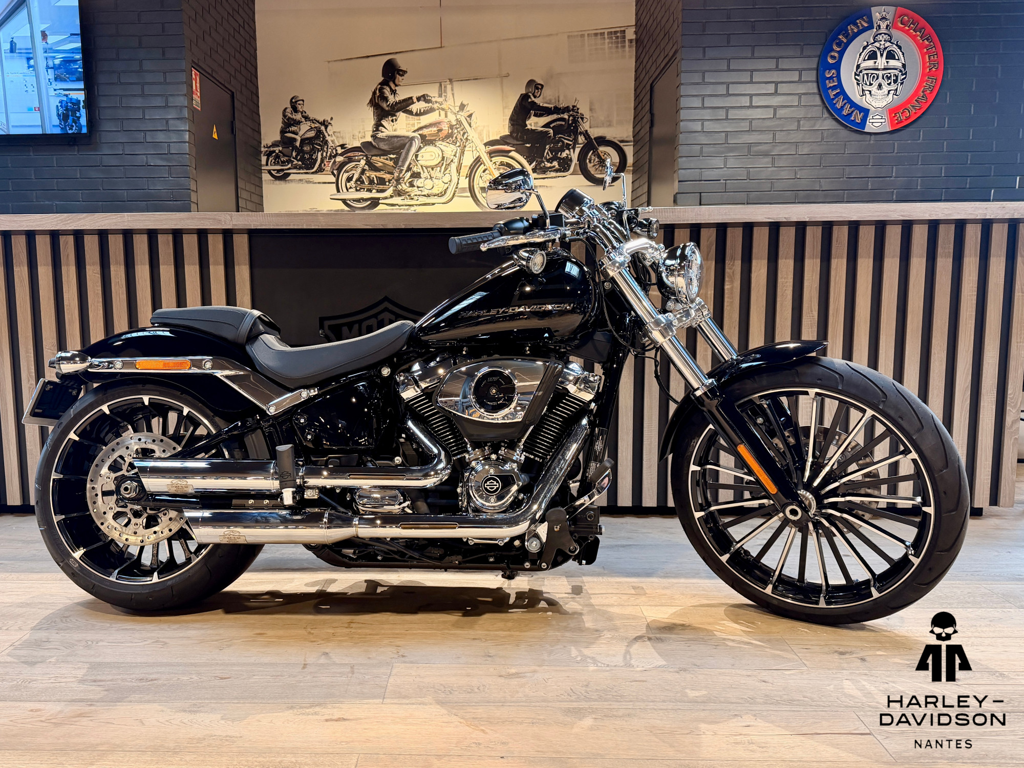 HARLEY-DAVIDSON SOFTAIL BREAKOUT 1923