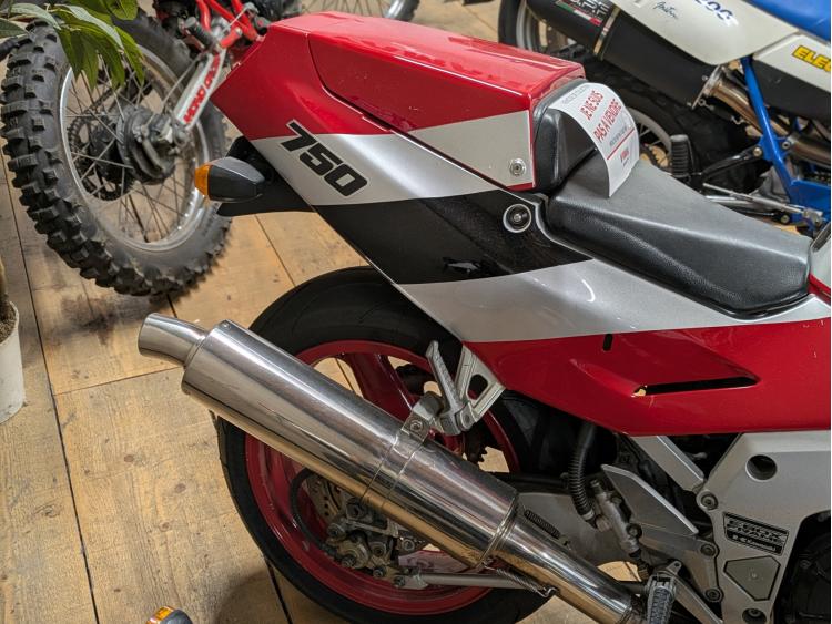 KAWASAKI ZXR 750 STINGER H2