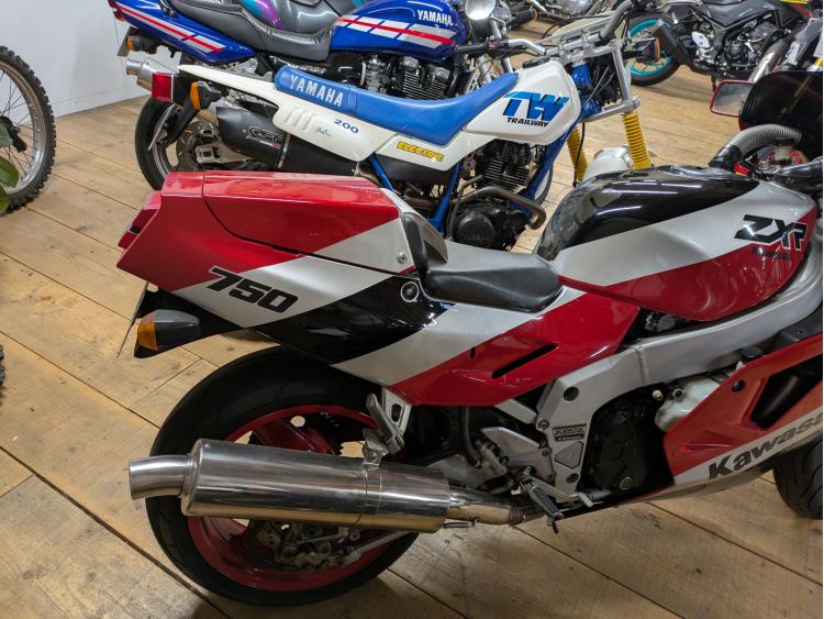 KAWASAKI ZXR 750 STINGER H2