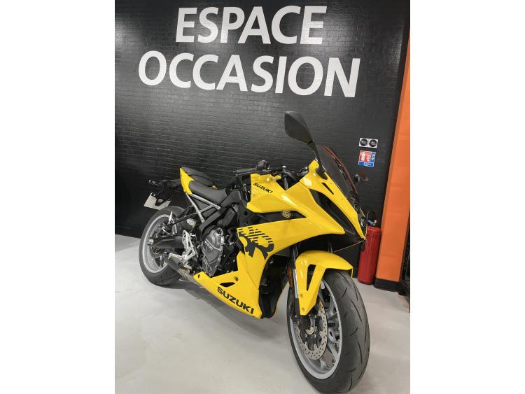 SUZUKI GSX-8R
