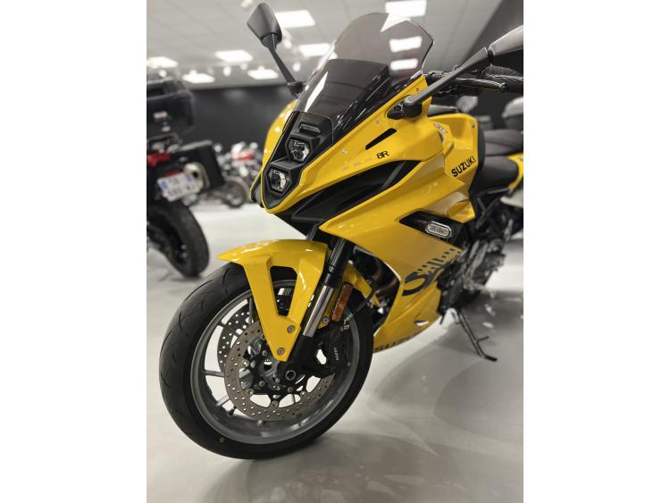 SUZUKI GSX-8R