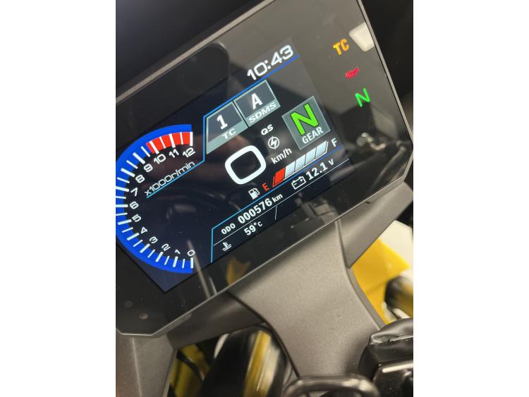 SUZUKI GSX-8R