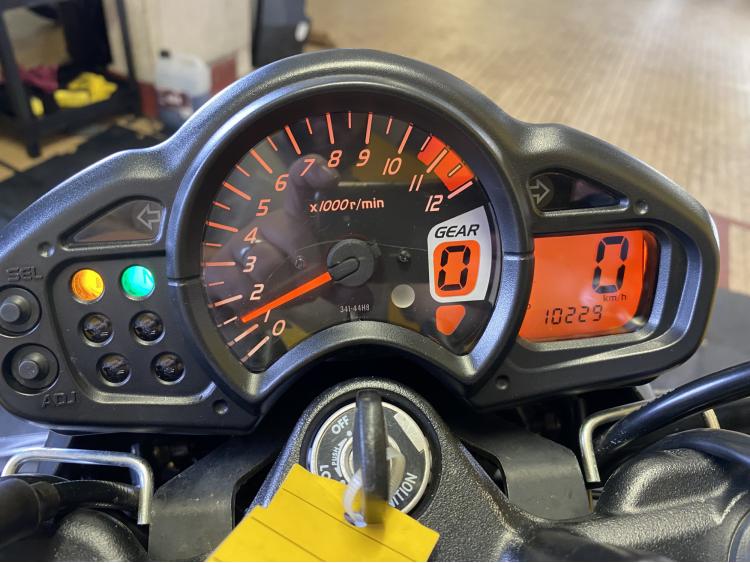 SUZUKI GLADIUS 650 ABS / GLADIUS 650 / SV 650 GLADIUS