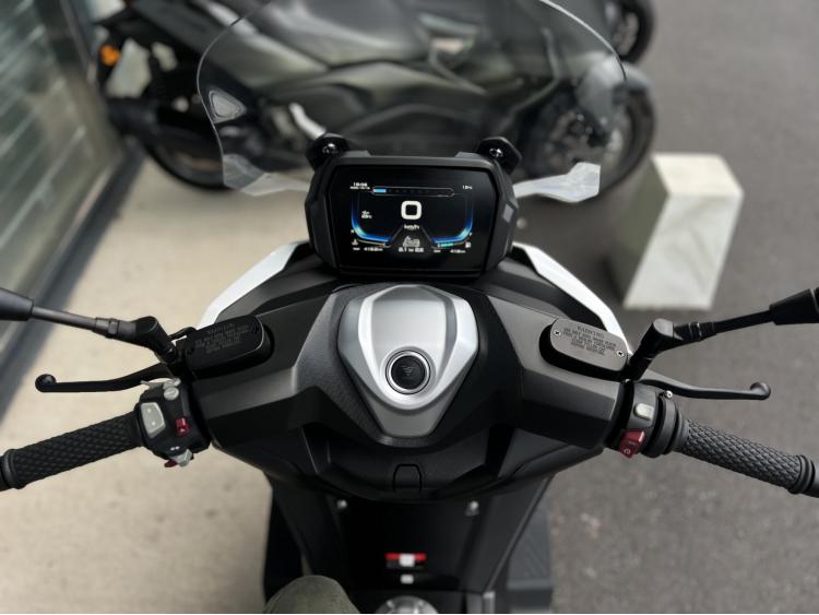 VOGE 400 SR4 MAX