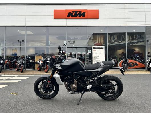 HUSQVARNA SVARTPILEN 801