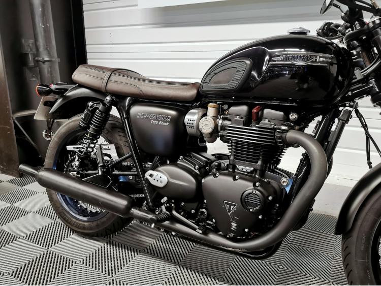 TRIUMPH Bonneville T120 Black