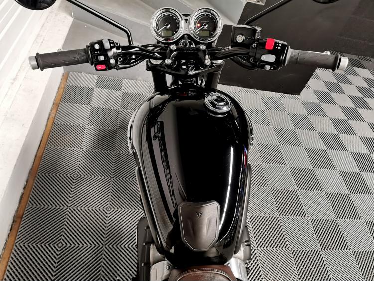 TRIUMPH Bonneville T120 Black
