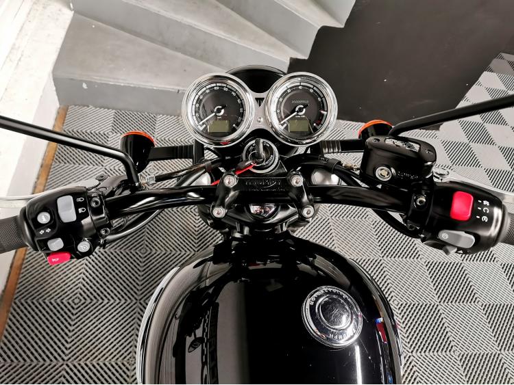 TRIUMPH Bonneville T120 Black
