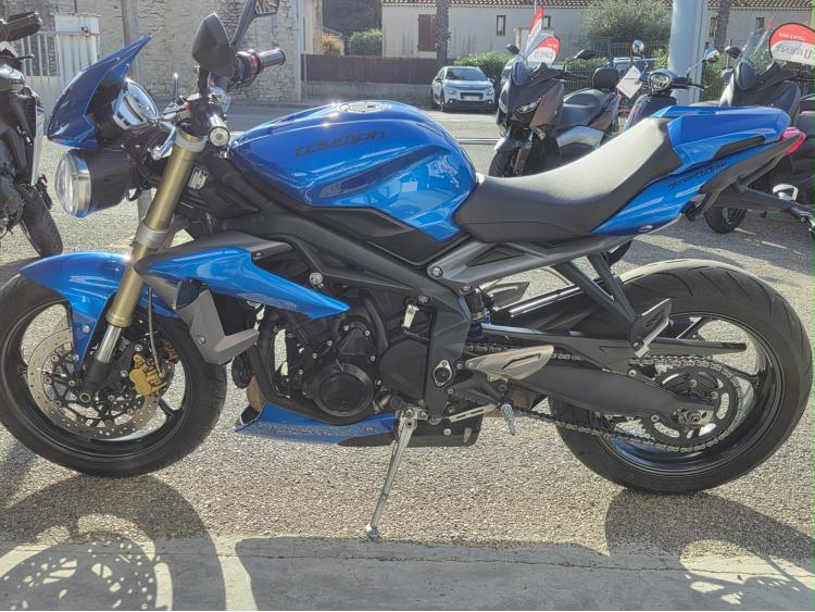 TRIUMPH STREET TRIPLE 675
